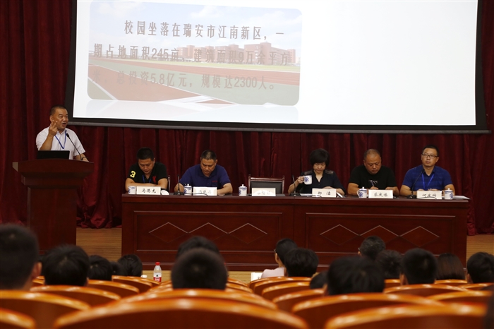 谷智静讲话.JPG