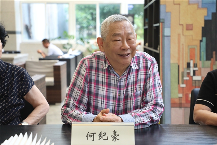 交流座谈-何纪豪.jpg