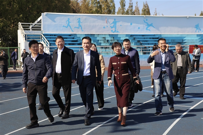 领导.jpg 领导.jpg